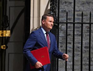 UK health minister Wes Streeting resigns, saying he has lost confidence in Starmer
