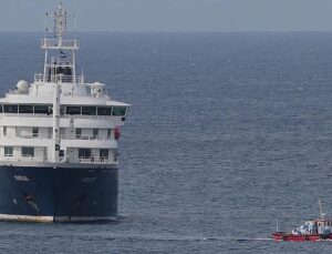 What is happening on the hantavirus ship? Passengers speak out as ship approaches Europe