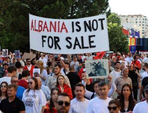 Albania: mass protests against Trump son-in-law’s tourism investment enters 14th day