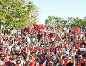 Antalyalılar Dünya Kupası heyecanı için Olbia Kent Meydanı’nda buluştu
