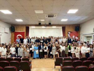 Bornova MEB Başarı Belgesi Töreninde Protokol Krizi 