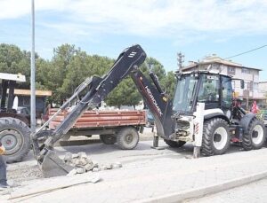 Burhaniye Belediyesi Alanda Çalışmalarını Sürdürüyor