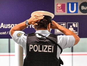 ‘Crime hotspots’: how to tackle knife attacks and other violence at German stations?