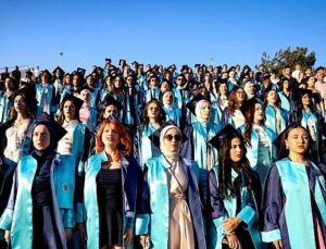 DEÜ Hemşirelik Fakültesi’nde Mezuniyet Coşkusu