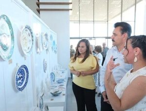 Dikili’de sanat rüzgarı: 7’den 70’e tüm kursiyerler yıl sonu coşkusunda buluştu