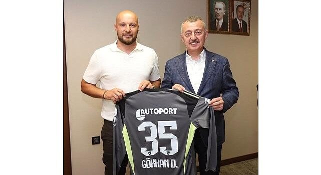 Formasını Büyükakın’a armağan etti, helallik istedi