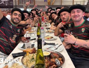Giant banquets rile radical left in France