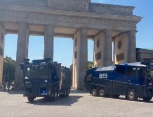 Hottest day: Berlin police deploy water cannons to fight extreme heat
