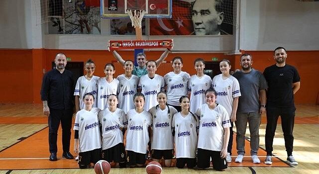 İnegöl Belediyespor U12 Kız Basketbol Kadrosu Bursa Üçüncüsü Oldu