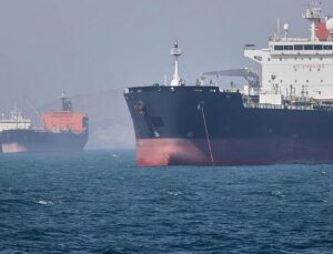 Iranian oil tankers pass US blockade ahead of peace deal signing ceremony