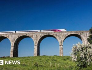 Irish government to contribute £197m to cross-border rail services