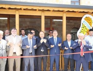 İzmir Bakırçay Üniversitesi Faruk Demir Camii İbadete Açıldı