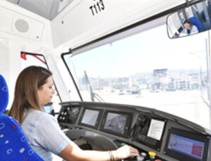 İzmir Metro’nun bilgisi dünyaya ray oldu