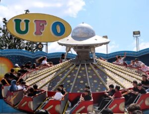 Karneval Coşkusu Lunaparkta Katlanıyor