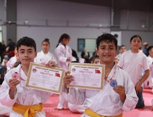 Keçiören’in Altyapı Atletleri Karate Jenerasyon İmtihanında Ter Döktü