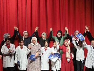 Konaklı çocuklar yıl sonu coşkusunu Lider Memnun’la paylaştı