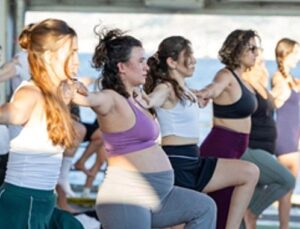 Körfez’in mavisinde 400 kişilik yoga buluşması