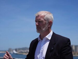 Labour MPs mull leadership challenge after Starmer resigns