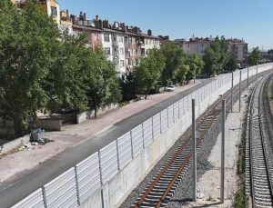 Lider Altay, Banliyö Sınırında Tren Kaynaklı Gürültüye Karşı Ses Bariyeri Yaptıklarını Açıkladı