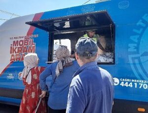 Maltepe Belediyesi binlerce bireye aşure dağıttı