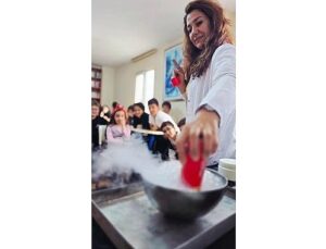 Maltepe’de çocuklar bilimi eğlenerek öğreniyor