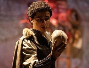 Maltepe’nin “Hamlet”i Romanya’da ayakta alkışlandı