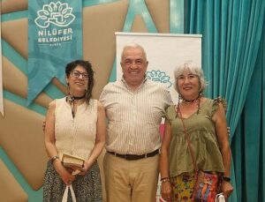 Nilüferli bayanlar yılın muharririni şiirleri ile andı