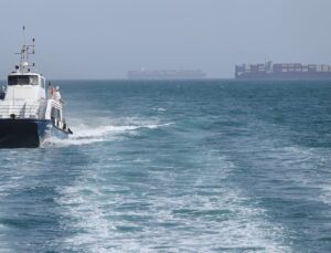 One dead and two missing in missile strike on tanker near Oman