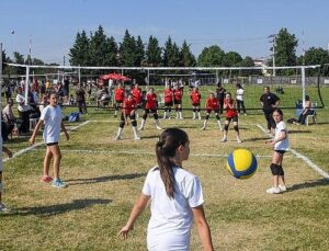Osmangazi’deki Küçük Voleybol Şenliği’nde Spor ve Dostluk Kazandı