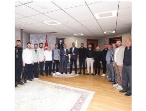 Şampiyon Gölcükspor kupasıyla Lider Büyükakın’a geldi