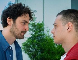 Selman Nacar imzalı yeni Netflix dizisi Palas Pandıras’ın setinden birinci kareler paylaşıldı.