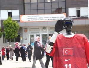 Türkiye’nin nüfusa kayıtlı robotu CANİKMAN Öğrencilerle Buluştu