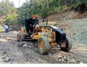 Alanya’da kırsal mahalle yollarına yaz bakımı
