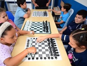 Aydın Büyükşehir Belediyesi’nin Satranç Eğitimleri Sürüyor