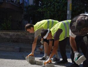 Ayvalık’ta Tıpkı Anda Altı Noktada Yol Üretim Çalışması