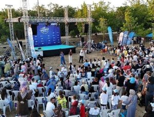Bu aktiflikte çocuk kahkahaları eksik olmuyor