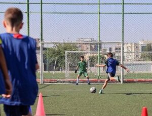 Buca’da yaz tatili futbolla renkleniyor
