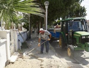 Burhaniye’de Yol Üretim, Bakım ve Tamir Çalışmaları Aralıksız Devam Ediyor