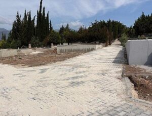 Büyükşehir takımlarından ilçe mezarlıklarında çalışma