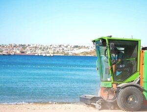 Çeşme’de yaz yoğunluğuna karşı paklık seferberliği: Atık ölçüsü haziranda 5 bin tonu aştı