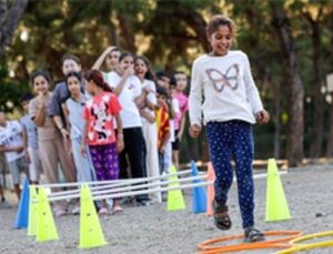 Çocuklar Kadifekale’de doyasıya eğlendi