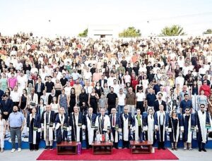 DEÜ Hukuk Fakültesi ve Adalet MYO’da Mezuniyet Coşkusu