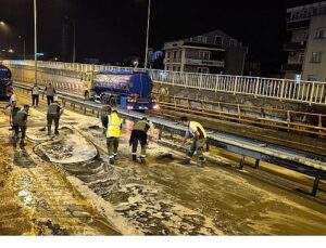 Eskihisar Feribot Yolu Alt Geçidi’nde gece mesaisi