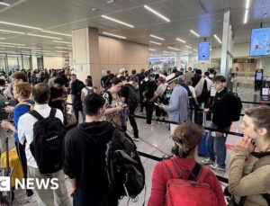 EU border delays ‘not bearable’ over summer, warns airport boss