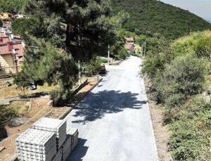 Gölcük Halıdere’de 3 sokakta parke yollar yenilendi