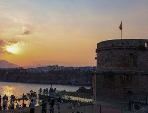 Hıdırlık Kulesi yine Antalyalılarla buluştu