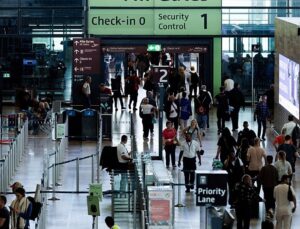 How do the new rules boost air passenger rights? Ask the Euronews AI chatbot