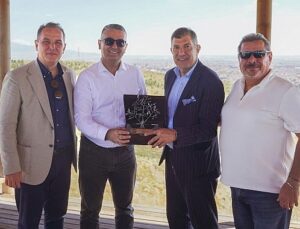 Kâmil Koç ve Mercedes-Benz Türk, Bir Asırlık Başarıyı Bir arada Dikilen Fidanlar ile ölümsüzleştirdi
