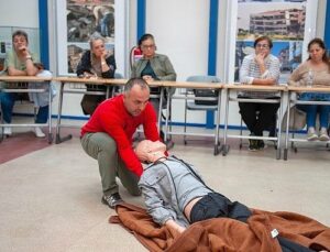 Karşıyaka’da afetlere karşı istekli seferberliği büyüyor