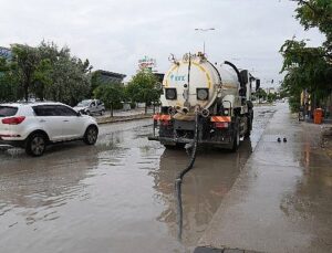 Keçiören Belediyesi 600 işçiyle selin izlerini sildi
